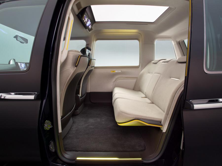  Toyota JPN Taxi Concept 2013 года  (фото 15 из 37)